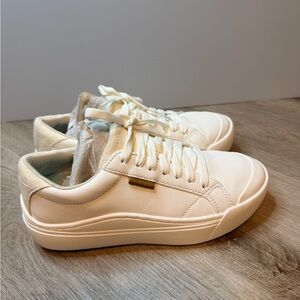 Dr. Scholl’s Time-Off Sneakers